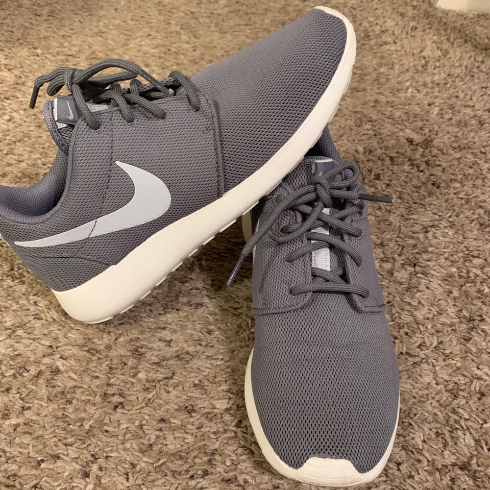 Women’s Nike Roshe 1 size 7.5